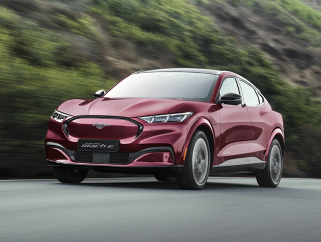 Khả năng vận hành ấn tượng
Cảm nhận khả năng tăng tốc tức thì của Mustang Mach-E, nhờ vào 4 động cơ điện, mang tới công suất tối đa 395PS và mô men xoắn 676Nm mô men xoắn.